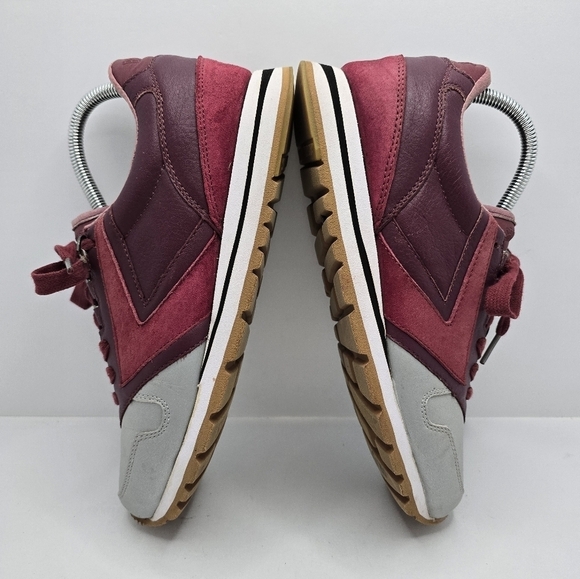 Brooks × Barney's NY | Chariot 'Reflective Pack' burgundy sneakers | MENS 8 - Picture 7 of 10